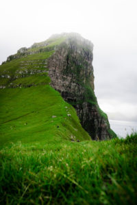 Read more about the article Hiking til Kallur Lighthouse – smukkeste sted i verden?