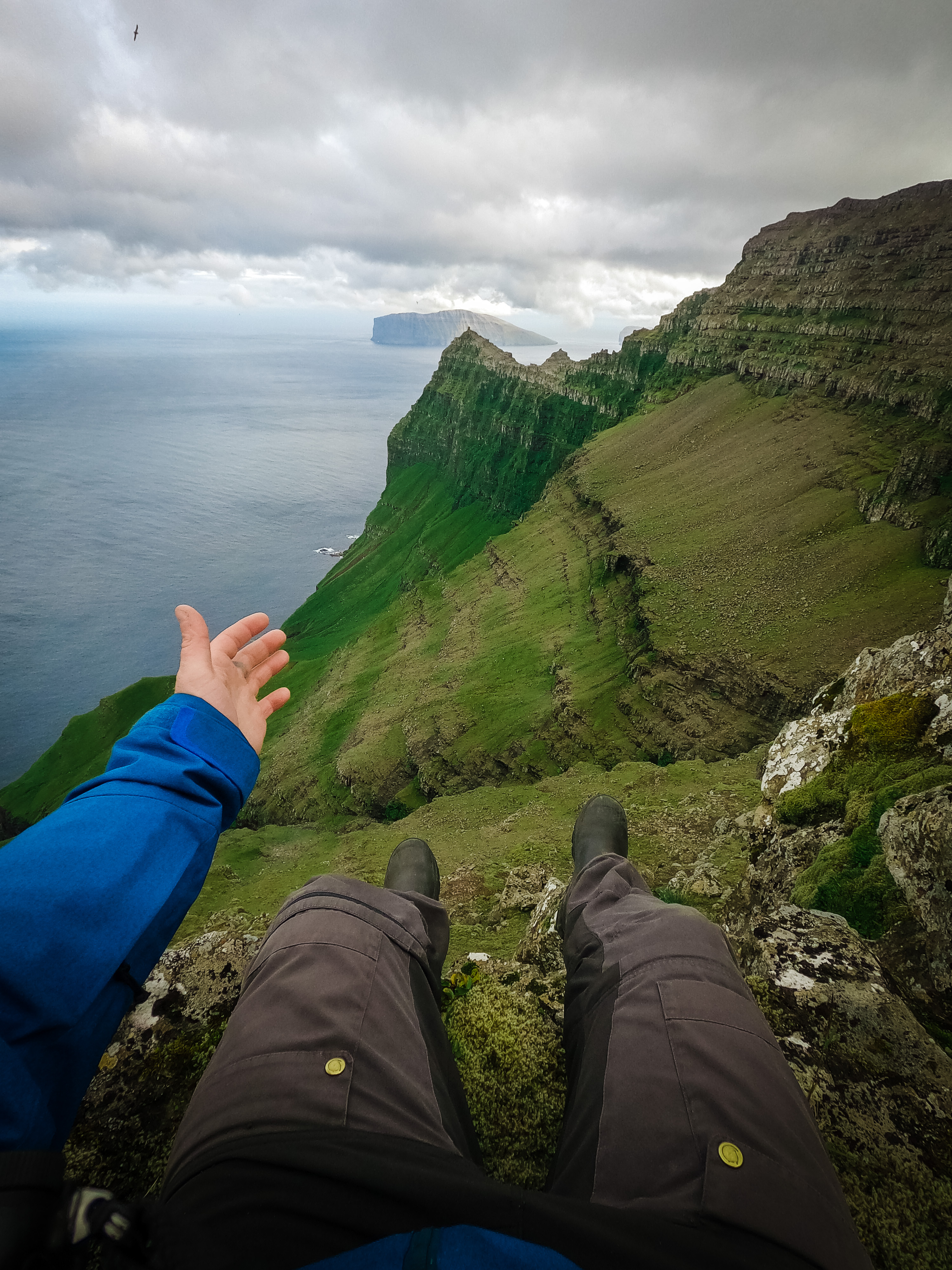 Read more about the article Hiking til toppen af nord – Kap Enniberg, Færøerne
